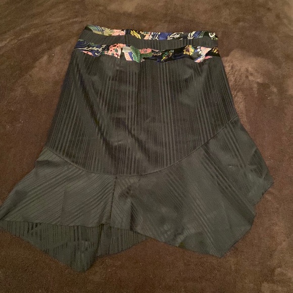 Vintage Poleci black floral trim skirt. Size 8 - Picture 1 of 3